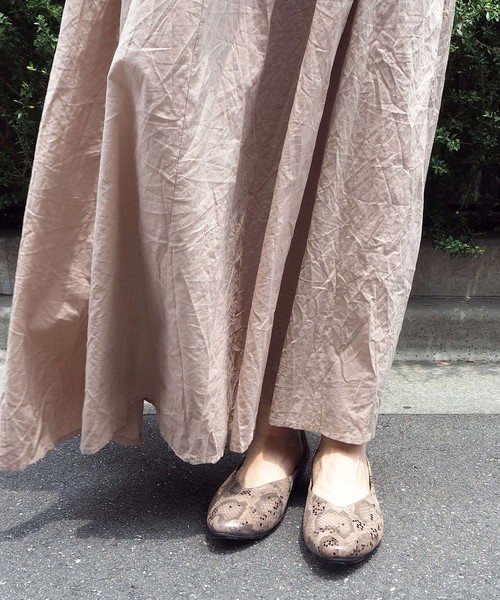 cava cava(サヴァサヴァ)の「〈cava cava(サヴァサヴァ)〉Vカットパンプス(パンプス・レディース・ブラック/パープル/グレイッシュベージュ/レオパード/ネイビー・22.5cm/24.5cm/23.0cm/24.0cm/23.5cm)」の3枚目の写真