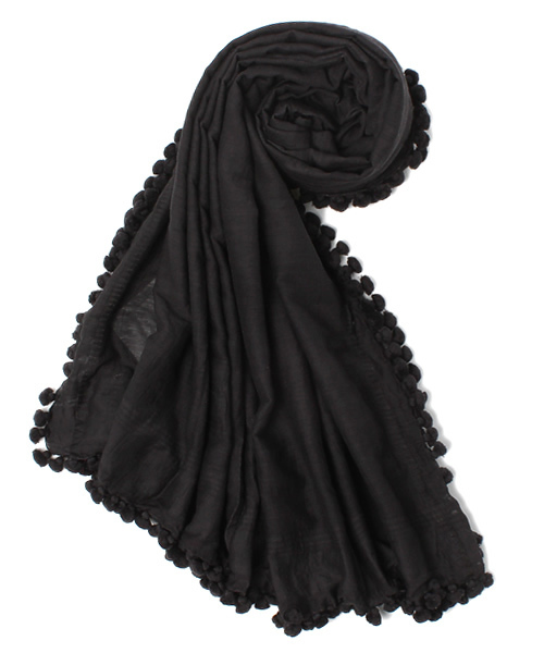 ODORANTES nano･universe（オドラント ナノ・ユニバース）の「【VERY5月号掲載】MATTA/OD/ポンポンストール（マフラー・レディース・ブラック/チャコール/ホワイト・FREE）」の3枚目の写真