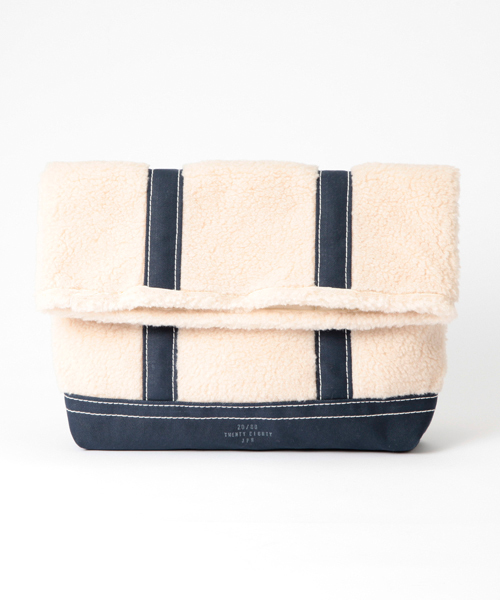 Ray BEAMS（レイビームス）の「【Marisol11月号掲載】20/80 / ボア フリース クラッチバッグ（クラッチバッグ・レディース・アイボリー/グレー・ONE SIZE）」の12枚目の写真