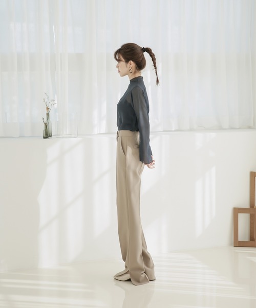 by muni:r(バイ ムニール)の「ハイウエスト サイドスリット スラックス(スラックス・レディース・ベージュ/ダークグレー・SMALL/MEDIUM)」の4枚目の写真