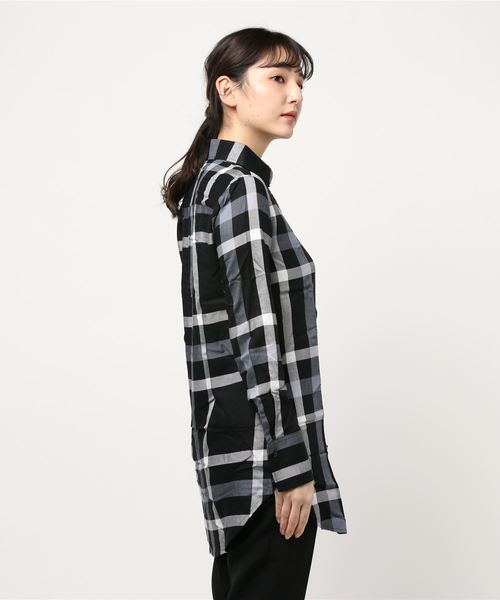 NARACAMICIE(ナラカミーチェ)の「チェックロングシャツ(シャツ/ブラウス・レディース・ブラック/レッド・SMALL/MEDIUM/LARGE)」の3枚目の写真