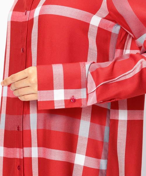 NARACAMICIE(ナラカミーチェ)の「チェックロングシャツ(シャツ/ブラウス・レディース・ブラック/レッド・SMALL/MEDIUM/LARGE)」の9枚目の写真