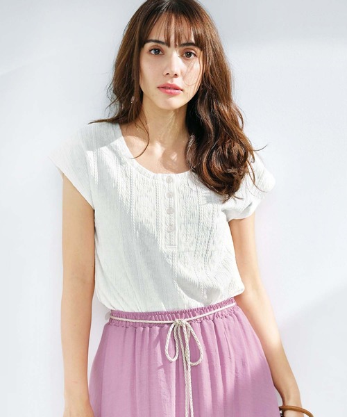 GeeRA(ジーラ)の「ふくれジャカード前後2WAYトップス(Tシャツ/カットソー・レディース・ブラック/オフホワイト/モカ・XX-LARGE/MEDIUM/LARGE/X-LARGE)」の1枚目の写真