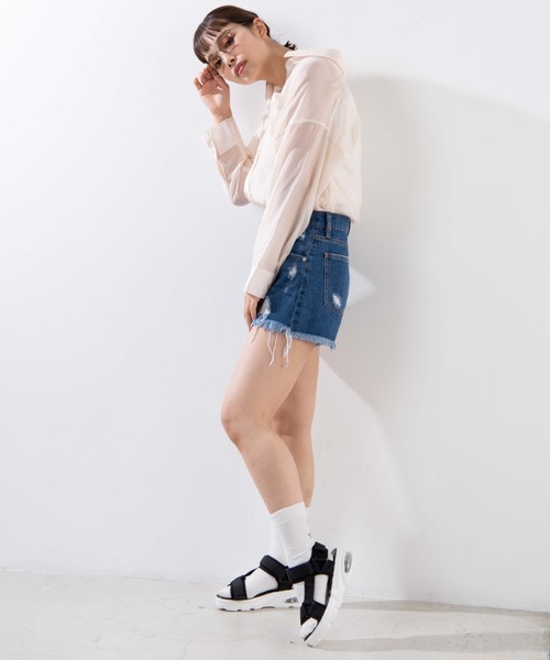 WEGO（ウィゴー）の「WEGO/ボタンフライクラッシュデニムショーツ（デニムパンツ・レディース・ブラック/インディゴブルー/ライトインディゴブルー・SMALL/MEDIUM/LARGE）」の11枚目の写真