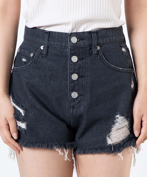 WEGO（ウィゴー）の「WEGO/ボタンフライクラッシュデニムショーツ（デニムパンツ・レディース・ブラック/インディゴブルー/ライトインディゴブルー・SMALL/MEDIUM/LARGE）」の9枚目の写真