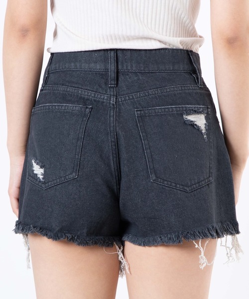 WEGO（ウィゴー）の「WEGO/ボタンフライクラッシュデニムショーツ（デニムパンツ・レディース・ブラック/インディゴブルー/ライトインディゴブルー・SMALL/MEDIUM/LARGE）」の7枚目の写真