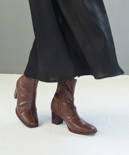 SESTO（セスト）の「革ピース×ウッドヒールのスクエアトゥストレッチフィットショートブーツ（ブーツ・レディース・ブラウン/アイボリー/ブラック・S/M/L/LL/3L）」の8枚目の写真