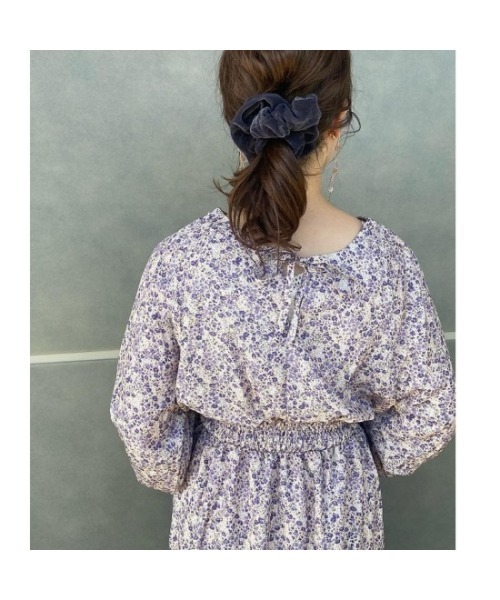 flower（フラワー）の「シャイニーベルベットシュシュ（シュシュ・レディース・ブラック/グレー・FREE）」の18枚目の写真