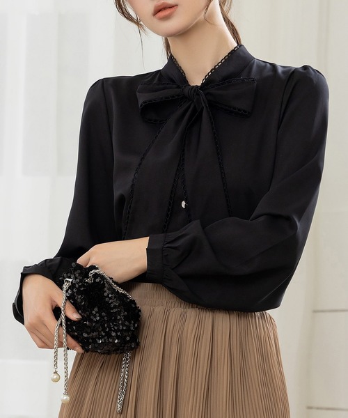 DAY CLOSET(デイ クローゼット)の「【上品なとろみ生地】ロマンティックボウタイリボンブラウス レディース(シャツ/ブラウス・レディース・ブラック/ワイン/ホワイト/スモークピンク/ブルー系その他/ベージュ/ブルー/グレー/ブラック×ブラック/ホワイト×ホワイト・ONE SIZE)」の4枚目の写真