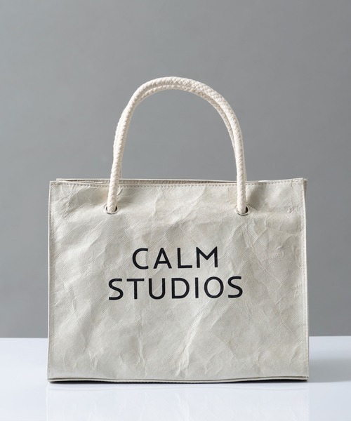 ALTROSE（アルトローズ）の「［ALTROSE/アルトローズ］ロゴプリント ペーパー トートバッグ（トートバッグ・レディース・ブラック/ベージュ/グレー・FREE）」の2枚目の写真