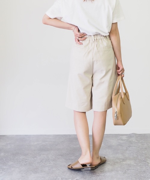 Riberry（リベリー）の「タック入りハーフパンツ（その他パンツ・レディース・ベージュ/ブラウン/カーキ/キナリ・MEDIUM）」の7枚目の写真