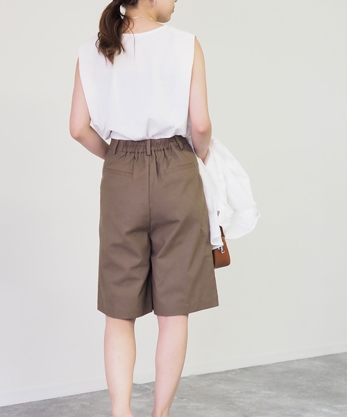Riberry（リベリー）の「タック入りハーフパンツ（その他パンツ・レディース・ベージュ/ブラウン/カーキ/キナリ・MEDIUM）」の10枚目の写真