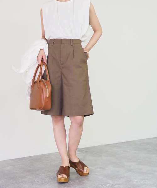 Riberry（リベリー）の「タック入りハーフパンツ（その他パンツ・レディース・ベージュ/ブラウン/カーキ/キナリ・MEDIUM）」の12枚目の写真