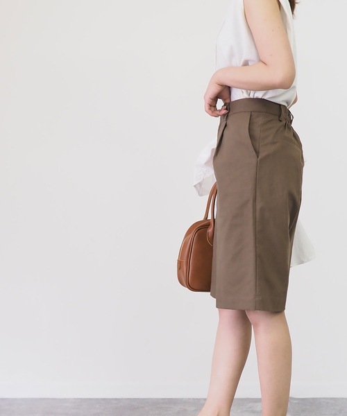 Riberry（リベリー）の「タック入りハーフパンツ（その他パンツ・レディース・ベージュ/ブラウン/カーキ/キナリ・MEDIUM）」の11枚目の写真