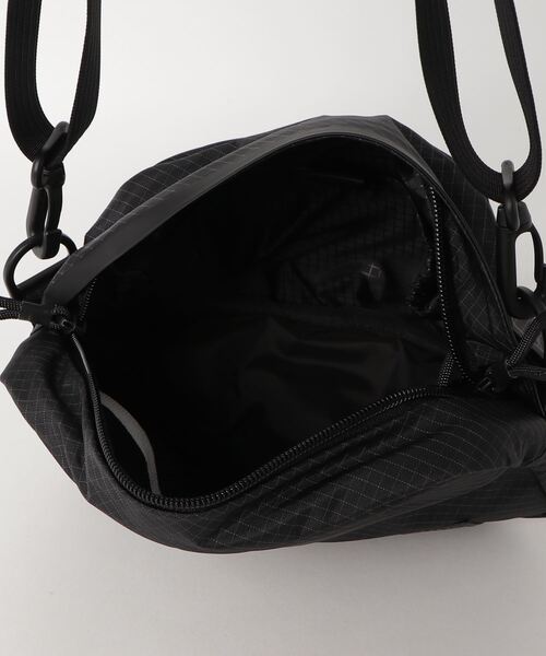 GREGORY（グレゴリー）の「MATRIX SHOULDER POUCH M / マトリックス ショルダーポーチM / ブラック（ショルダーバッグ・メンズ・ブラック・FREE）」の4枚目の写真