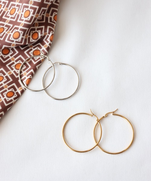 MIXTO(ミスト)の「ステンレス フープピアス(ピアス(両耳用)・レディース・シルバー/ゴールド・ONE SIZE)」の3枚目の写真