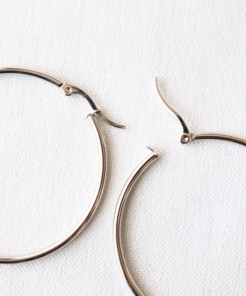 MIXTO(ミスト)の「ステンレス フープピアス(ピアス(両耳用)・レディース・シルバー/ゴールド・ONE SIZE)」の5枚目の写真