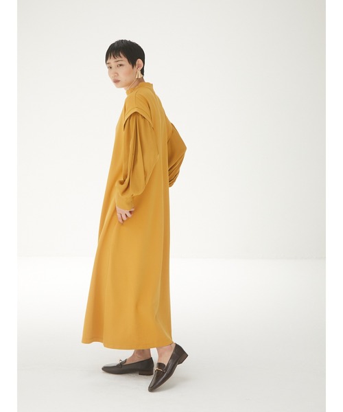 armonia（アルモニーア）の「armonia・ボリューム袖リラックスワンピース（ワンピース・レディース・マスタード/ブラック/テラコッタ・FREE）」の17枚目の写真