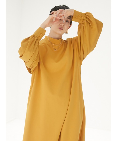 armonia（アルモニーア）の「armonia・ボリューム袖リラックスワンピース（ワンピース・レディース・マスタード/ブラック/テラコッタ・FREE）」の20枚目の写真