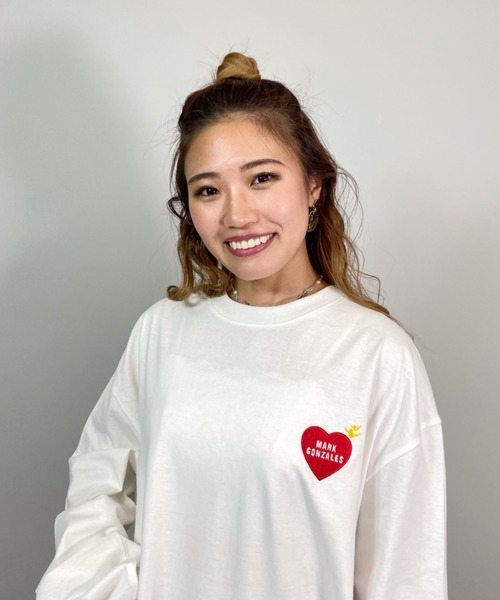 Mark Gonzales（マーク・ゴンザレス）の「【ムラサキスポーツ別注】MarkGonzales/マークゴンザレス  ビッグシルエット  ワンポイントハートロゴロンT   MGLD-014（Tシャツ/カットソー・レディース・ホワイト/グリーン・FREE）」の10枚目の写真