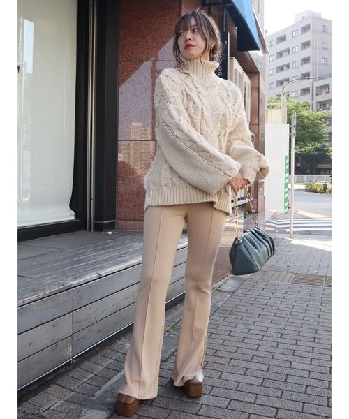 EVRIS(エヴリス)の「サイドベンツフレアレギンス(その他パンツ・レディース・グリーン/アイボリー/ブラック・FREE)」の4枚目の写真