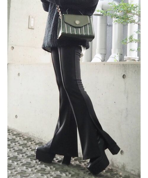 EVRIS(エヴリス)の「サイドベンツフレアレギンス(その他パンツ・レディース・グリーン/アイボリー/ブラック・FREE)」の17枚目の写真