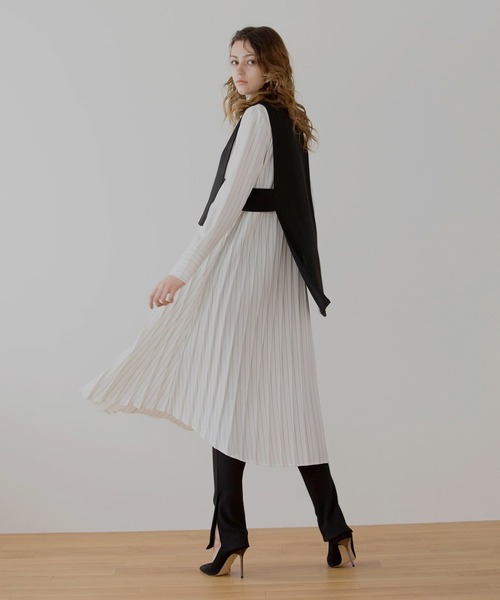 MIELI INVARIANT（ミエリインヴァリアント）の「Gilet Cover Shirt Dress（ワンピース・レディース・ホワイト/ブラック・FREE）」の2枚目の写真