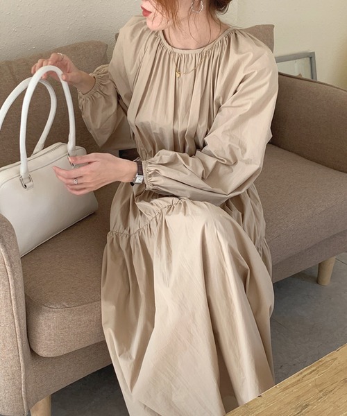 Doula Doula(ドゥーラドゥーラ)の「ギャザーティアードワンピース(ワンピース・レディース・ホワイト/ブラック/ベージュ・FREE)」の4枚目の写真