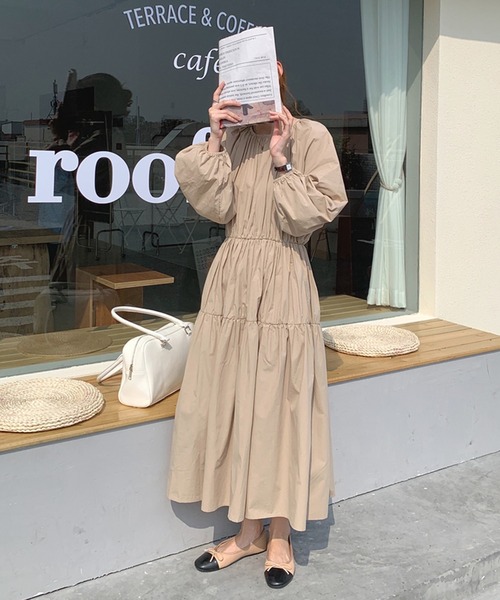 Doula Doula(ドゥーラドゥーラ)の「ギャザーティアードワンピース(ワンピース・レディース・ホワイト/ブラック/ベージュ・FREE)」の10枚目の写真