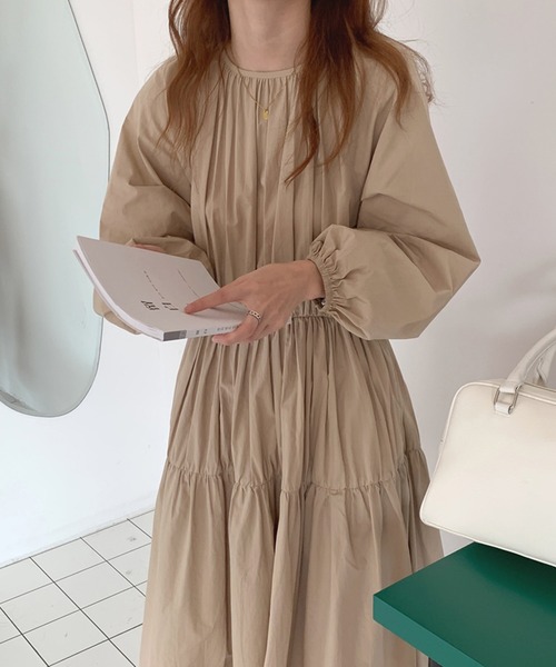 Doula Doula(ドゥーラドゥーラ)の「ギャザーティアードワンピース(ワンピース・レディース・ホワイト/ブラック/ベージュ・FREE)」の11枚目の写真