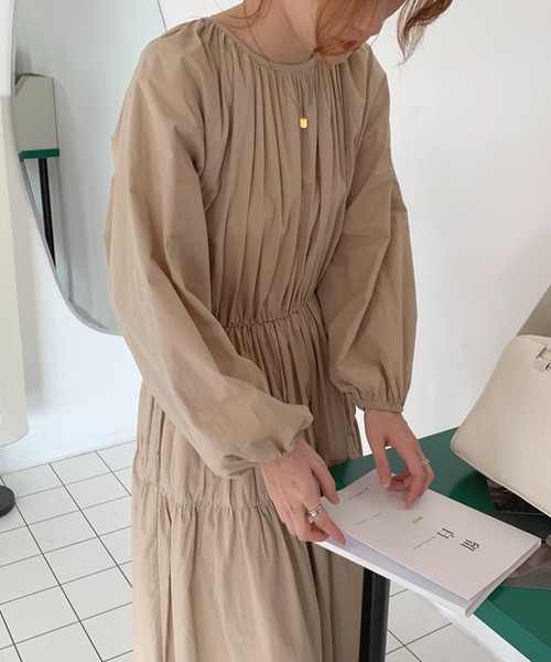 Doula Doula(ドゥーラドゥーラ)の「ギャザーティアードワンピース(ワンピース・レディース・ホワイト/ブラック/ベージュ・FREE)」の18枚目の写真