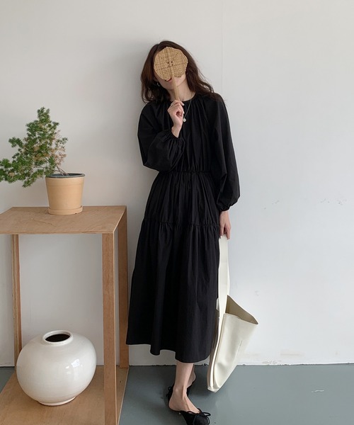 Doula Doula(ドゥーラドゥーラ)の「ギャザーティアードワンピース(ワンピース・レディース・ホワイト/ブラック/ベージュ・FREE)」の7枚目の写真
