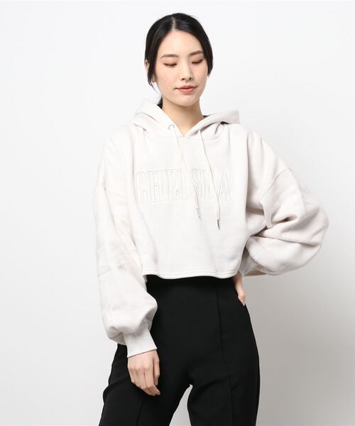 CPCM(シーピーシーエム)の「厚盛りロゴ刺繍ショート丈パーカー(パーカー・レディース・ホワイト系その他/ブルー系その他/チャコールグレー・FREE)」の2枚目の写真