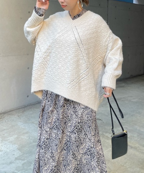 DouDou(ドゥドゥ)の「柄編みVネックプルオーバー(ニット/セーター・レディース・ベージュ/オフホワイト・FREE)」の13枚目の写真