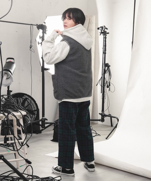 kutir(クティール)の「ジップボアベスト(ベスト・レディース・チャコールグレー/アイボリー・FREE)」の11枚目の写真