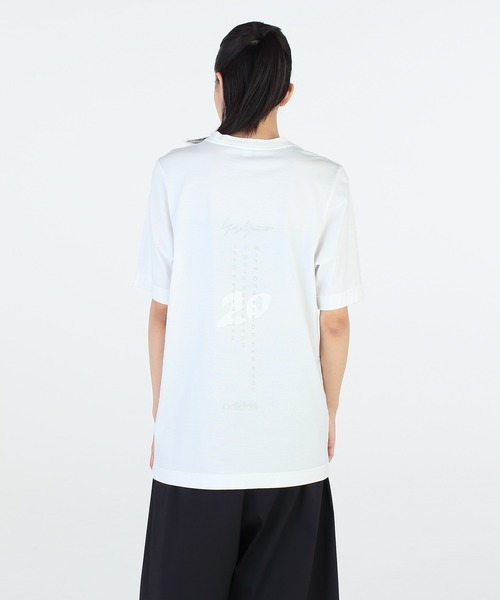 Y-3(ワイスリー)の「U CH1 COMMERATIVE SS TEE(Tシャツ/カットソー・メンズ・ライトホワイト・SMALL/MEDIUM/LARGE/X-LARGE/XX-LARGE/X-SMALL/XX-SMALL)」の4枚目の写真