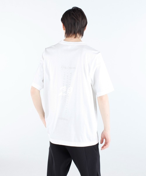 Y-3(ワイスリー)の「U CH1 COMMERATIVE SS TEE(Tシャツ/カットソー・メンズ・ライトホワイト・SMALL/MEDIUM/LARGE/X-LARGE/XX-LARGE/X-SMALL/XX-SMALL)」の15枚目の写真