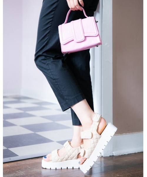 セール 22ss新作 R E キルティングベルクロストラップスポーツサンダル サンダル R E アールアンドイー のファッション通販 Zozotown