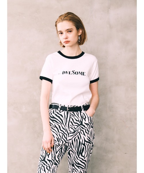 ENVYM(アンビー)の「コンパクトグラフィックTEE(Tシャツ/カットソー・レディース・ホワイト/ブラック/その他・FREE)」の3枚目の写真