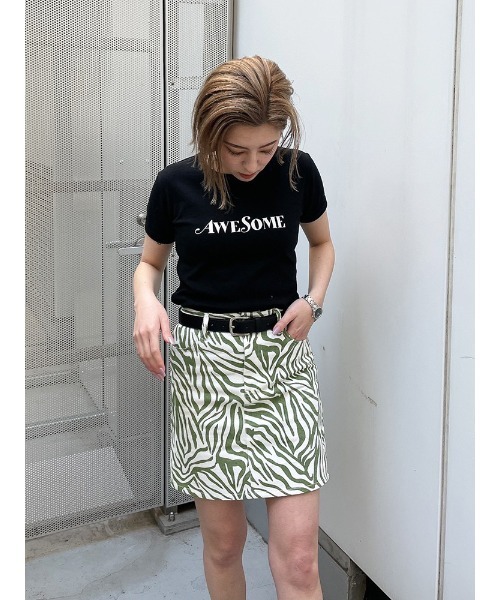 ENVYM(アンビー)の「コンパクトグラフィックTEE(Tシャツ/カットソー・レディース・ホワイト/ブラック/その他・FREE)」の1枚目の写真