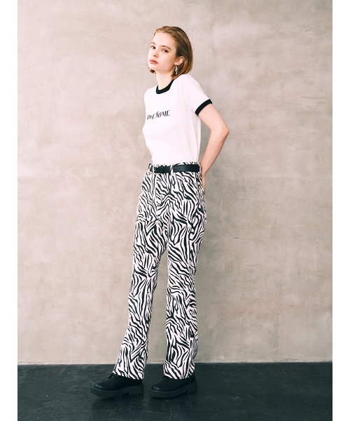 ENVYM(アンビー)の「コンパクトグラフィックTEE(Tシャツ/カットソー・レディース・ホワイト/ブラック/その他・FREE)」の5枚目の写真