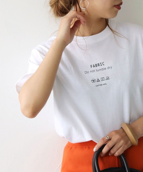 HER CLOSET(ハークローゼット)の「【shemoshelly】5.6オンスユニークランドリーロゴTシャツ(Tシャツ/カットソー・レディース・ホワイト/ブラック・S/M/L)」の1枚目の写真