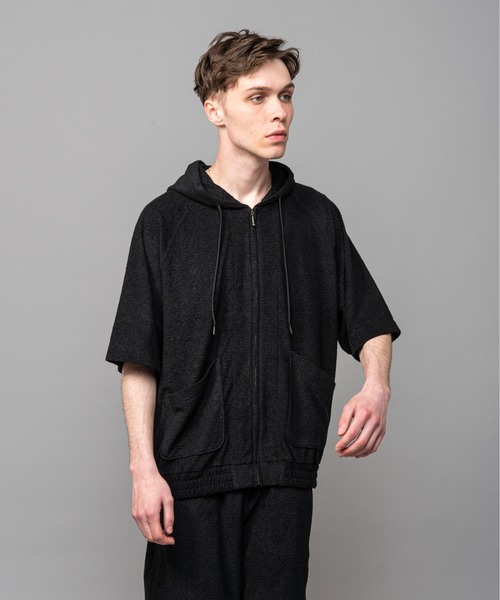 MR.OLIVE（ミスターオリーブ）の「【セットアップ対応】T/C ランダム ソフトパイル / ワンマイル ワンマイル 半袖フーディー(半袖パーカー)（パーカー・メンズ・ブラック/ブラック系その他・SMALL/LARGE/MEDIUM）」の6枚目の写真