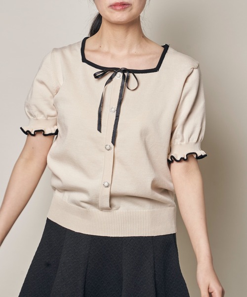 Clice de Paris（クリシェドゥパリス）の「K/リボンバイカラーニット（ニット/セーター・レディース・ブラック/ブルー/ベージュ・ONESIZE）」の2枚目の写真