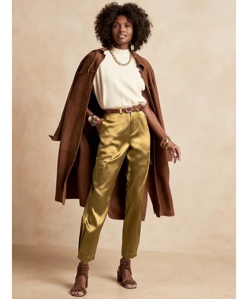 Banana Republic(バナナリパブリック)の「シルク カーゴパンツ(カーゴパンツ・レディース・ベージュ系その他/カーキ・2/00/0/4/6)」の2枚目の写真