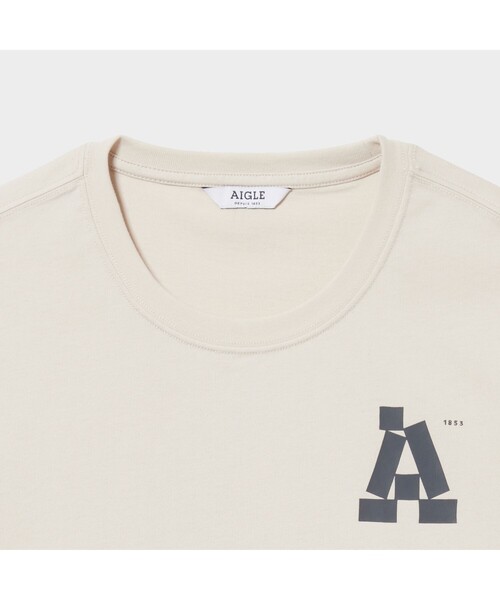 AIGLE(エーグル)の「吸水速乾 グラフィック 半袖Tシャツ(BIG A)(Tシャツ/カットソー・メンズ・アイボリー/ダークブルー・LL/S/M/L)」の4枚目の写真