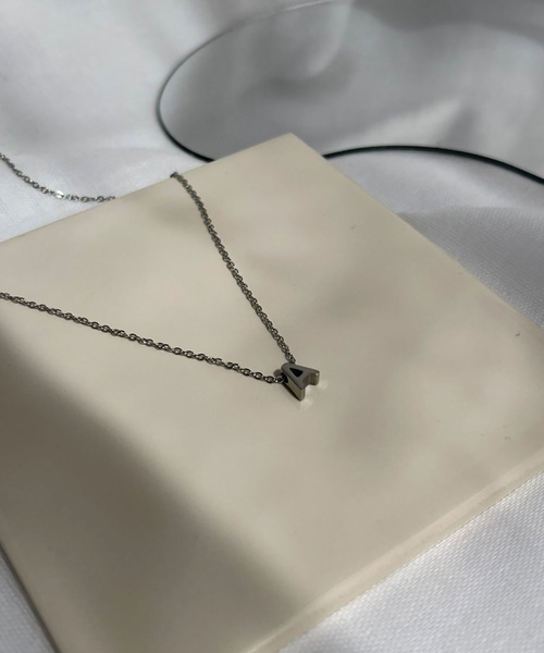 BROTHERHOOD（ブラザーフッド）の「【earyear】イニシャル チャーム ネックレス シルバー（ネックレス・レディース・Q/I/E/A/U/M/Y/R/Z/H/D/B/T/P/V/J/K/F/N/G/S/L/X/W/C/O・FREE）」の2枚目の写真