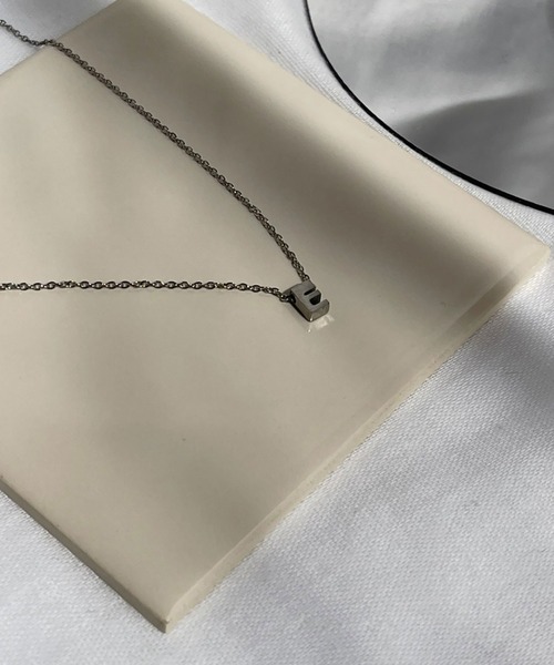 BROTHERHOOD（ブラザーフッド）の「【earyear】イニシャル チャーム ネックレス シルバー（ネックレス・レディース・Q/I/E/A/U/M/Y/R/Z/H/D/B/T/P/V/J/K/F/N/G/S/L/X/W/C/O・FREE）」の6枚目の写真
