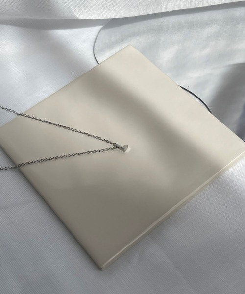 BROTHERHOOD（ブラザーフッド）の「【earyear】イニシャル チャーム ネックレス シルバー（ネックレス・レディース・Q/I/E/A/U/M/Y/R/Z/H/D/B/T/P/V/J/K/F/N/G/S/L/X/W/C/O・FREE）」の13枚目の写真