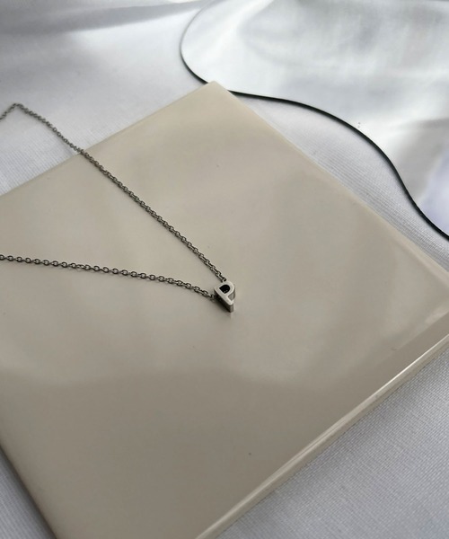 BROTHERHOOD（ブラザーフッド）の「【earyear】イニシャル チャーム ネックレス シルバー（ネックレス・レディース・Q/I/E/A/U/M/Y/R/Z/H/D/B/T/P/V/J/K/F/N/G/S/L/X/W/C/O・FREE）」の16枚目の写真